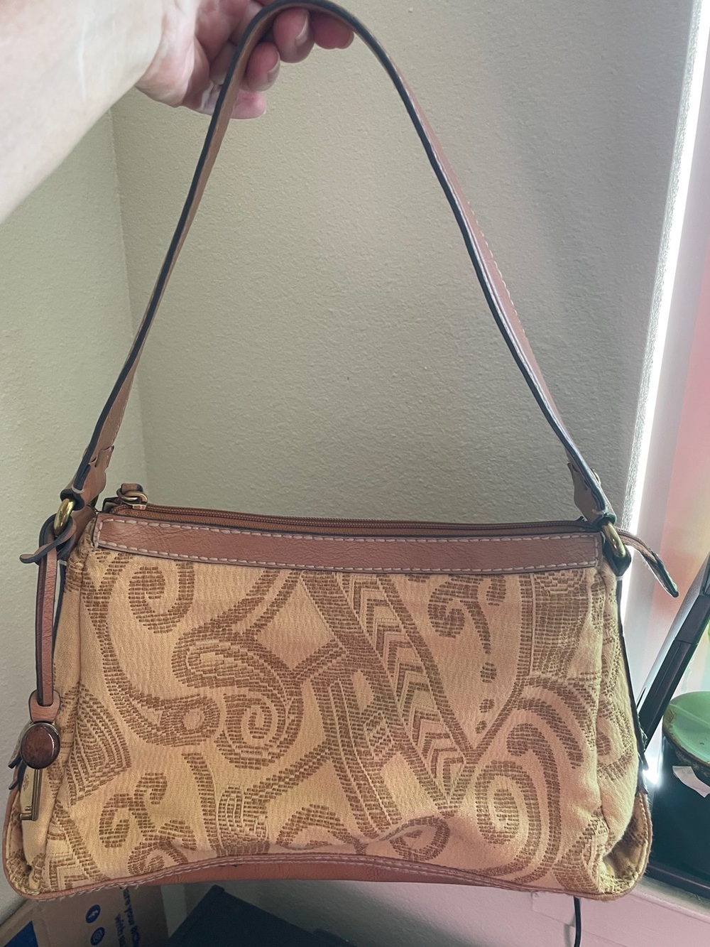 Fossil vintage tapestry shoulder bag with woven corners